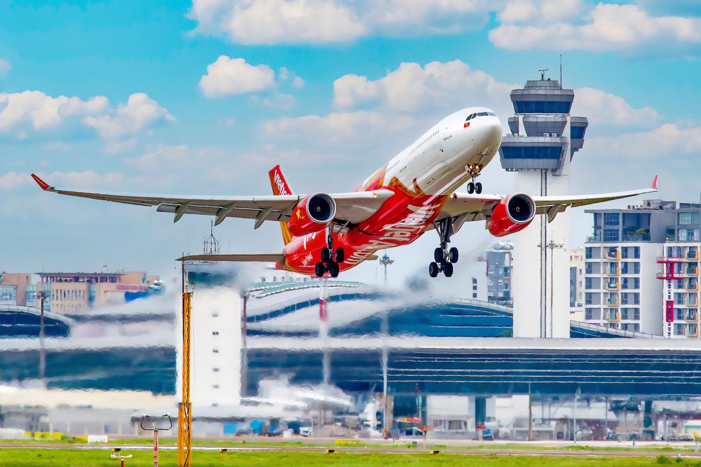 Vietjet Reports Record Revenue Growth in H1 2024, Surpassing Pre-Pandemic Levels